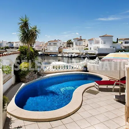Villa 2009 Casa San Maurici Con Piscina By Homeselectspain Empuriabrava